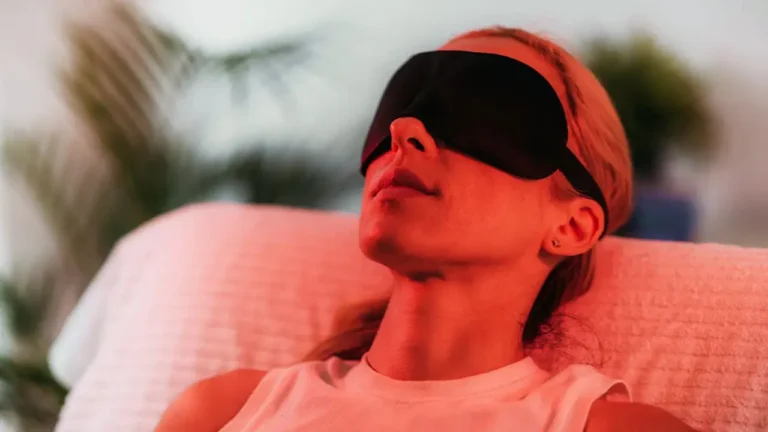 The Benefits of Red Light Therapy at Home